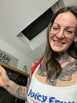 BrownieyQueen online show from 02.05.26