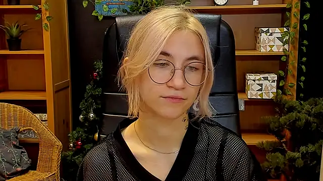 Moon13152 online show from 12.10.24