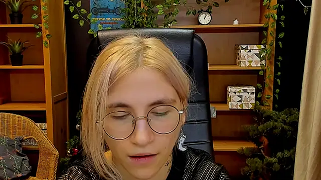 Moon13152 online show from 12.10.24