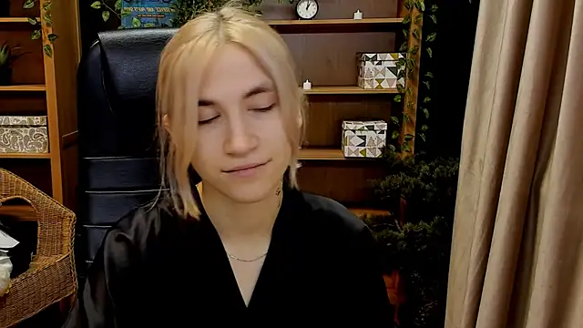 Moon13152 online show from 12.14.24