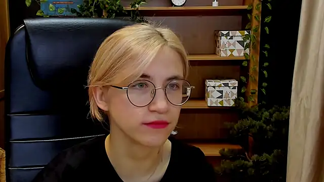 Moon13152 online show from 12.15.24