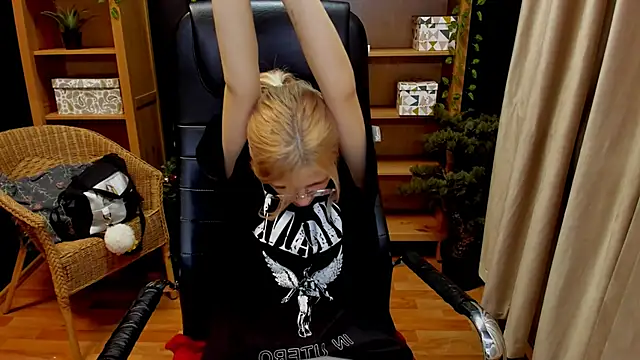 Moon13152 online show from 12.15.24