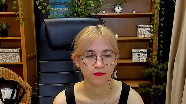 Moon13152 online show from 12.19.24