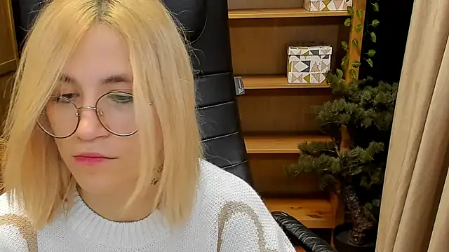 Moon13152 online show from 12.26.24