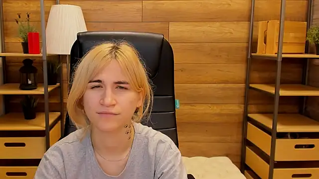 Moon13152 online show from 01.04.25