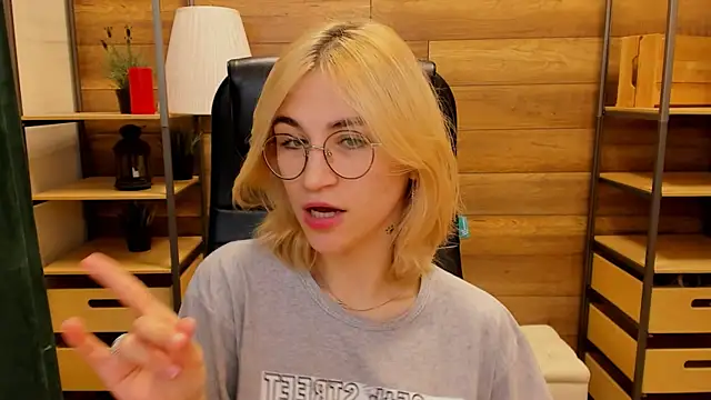 Moon13152 online show from 01.05.25