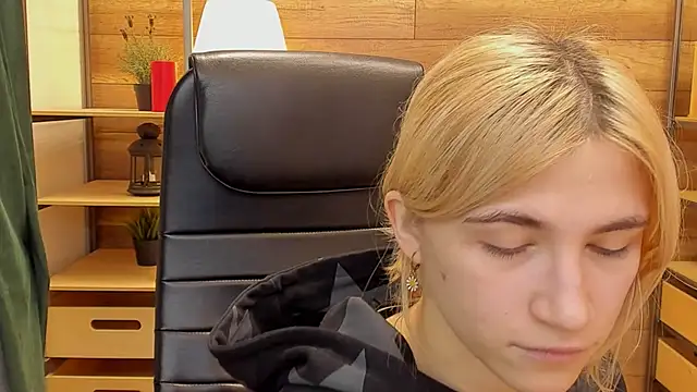 Moon13152 online show from 01.11.25