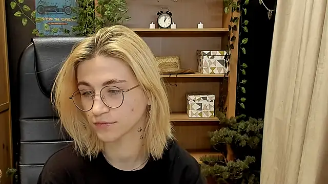 Moon13152 online show from 01.19.25