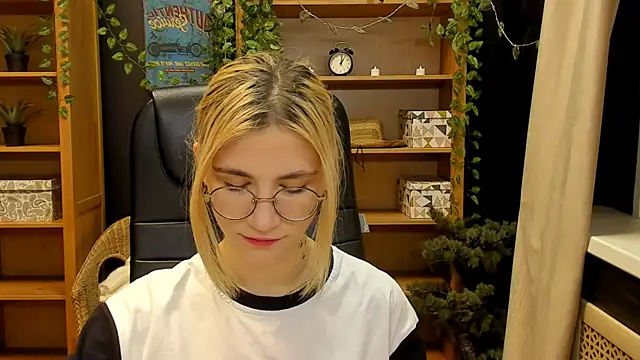 Moon13152 online show from 02.01.25