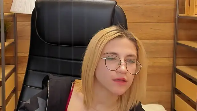 Moon13152 online show from 02.13.25