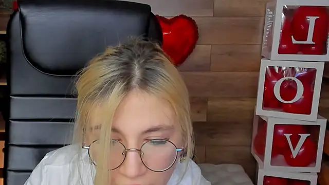 Moon13152 online show from 02.14.25