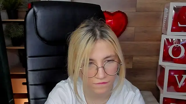 Moon13152 online show from 02.15.25