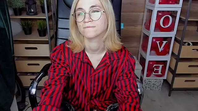 Moon13152 online show from 02.26.25