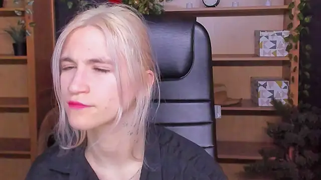 Moon13152 online show from 03.14.25