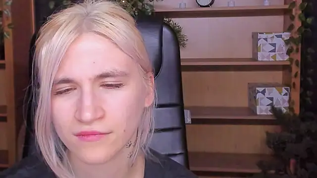 Moon13152 online show from 03.15.25