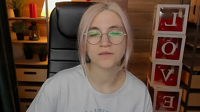 Moon13152 online show from 03.21.25