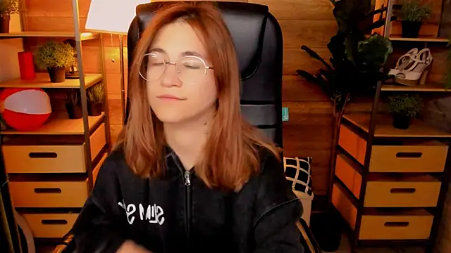 Moon13152 online show from 09.30.25