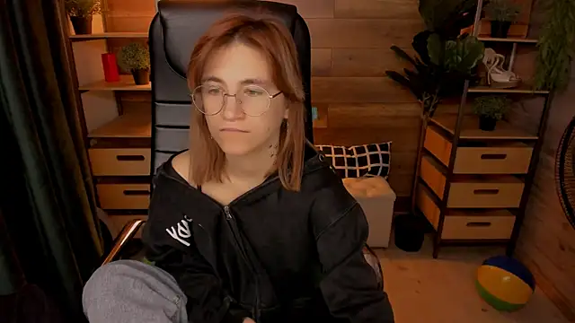 Moon13152 online show from 10.11.25