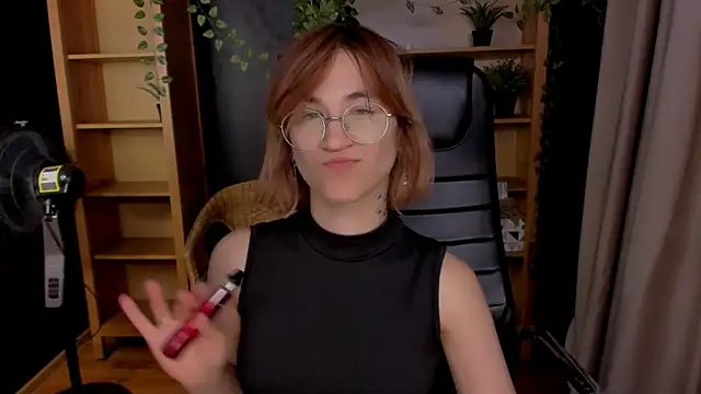 Moon13152 online show from 10.21.25