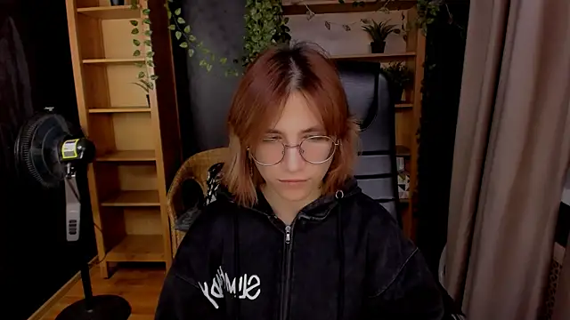 Moon13152 online show from 10.22.25