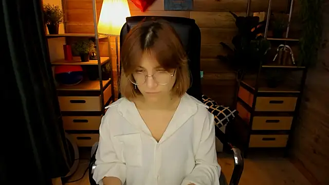 Moon13152 online show from 10.27.25