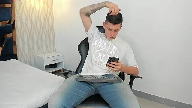 Yeiko Romero  online show from 02.18.25