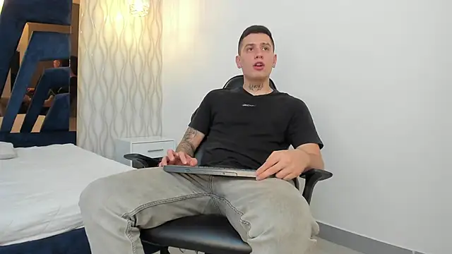 Yeiko Romero  online show from 02.19.25