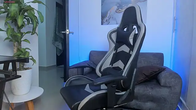 Yeiko Romero  online show from 09.23.25