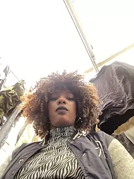 Snapshot of TIFFANYYSTAR chatting on 02.28.25 TIFFANYYSTAR online show from 02.28.25