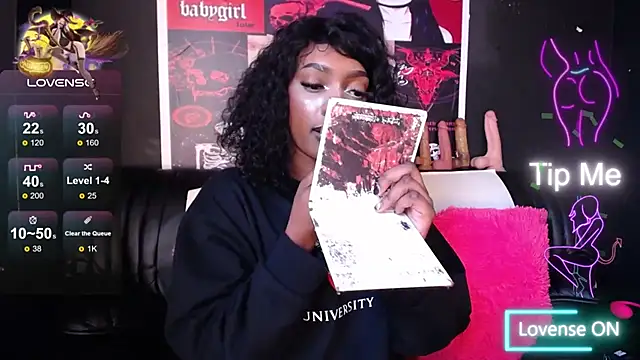 Snapshot of TIFFANYYSTAR chatting on 03.10.25 TIFFANYYSTAR online show from 03.10.25