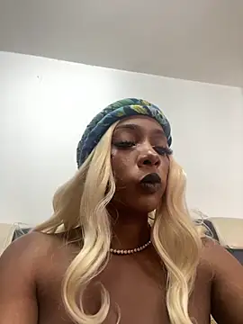 Snapshot of TIFFANYYSTAR chatting on 09.27.25 TIFFANYYSTAR online show from 09.27.25