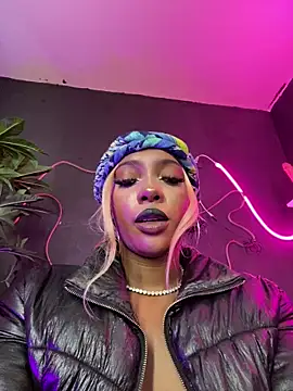 Snapshot of TIFFANYYSTAR chatting on 10.01.25 TIFFANYYSTAR online show from 10.01.25