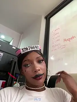 Snapshot of TIFFANYYSTAR chatting on 10.17.25 TIFFANYYSTAR online show from 10.17.25