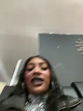 Snapshot of TIFFANYYSTAR chatting on 10.22.25 TIFFANYYSTAR online show from 10.22.25