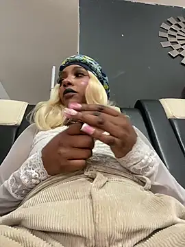 Snapshot of TIFFANYYSTAR chatting on 10.29.25 TIFFANYYSTAR online show from 10.29.25