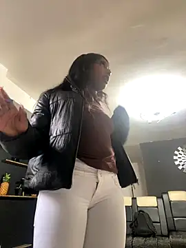 Snapshot of TIFFANYYSTAR chatting on 11.04.25 TIFFANYYSTAR online show from 11.04.25