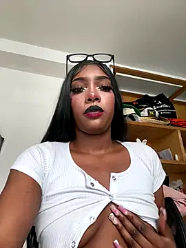 Snapshot of TIFFANYYSTAR chatting on 11.25.25 TIFFANYYSTAR online show from 11.25.25