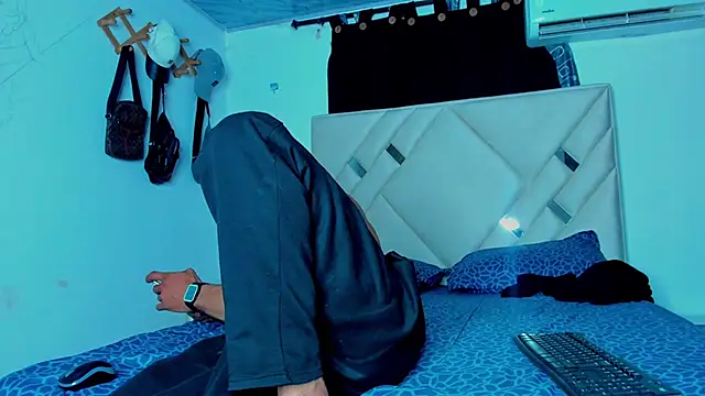 Snapshot of Rich_boy01 chatting on 01.06.25 Rich boy01 online show from 01.06.25