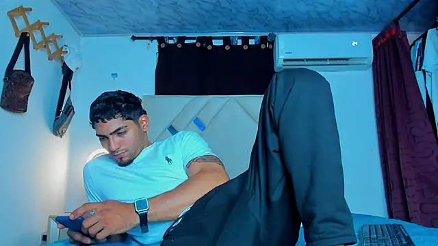 Snapshot of Rich_boy01 chatting on 01.19.25 Rich boy01 online show from 01.19.25