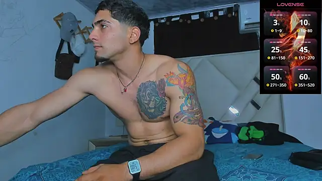 Snapshot of Rich_boy01 chatting on 01.25.25 Rich boy01 online show from 01.25.25