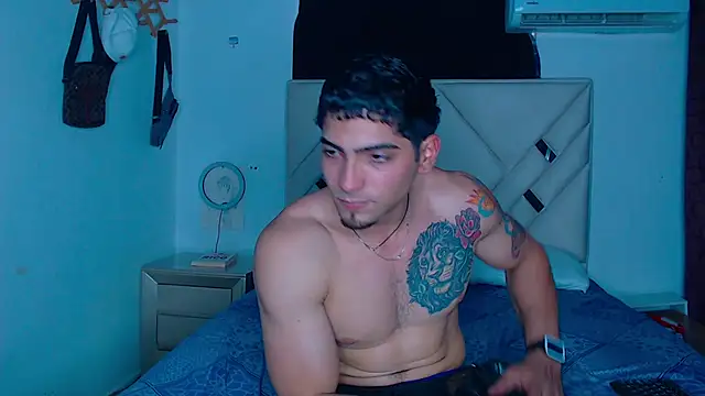 Snapshot of Rich_boy01 chatting on 02.13.25 Rich boy01 online show from 02.13.25