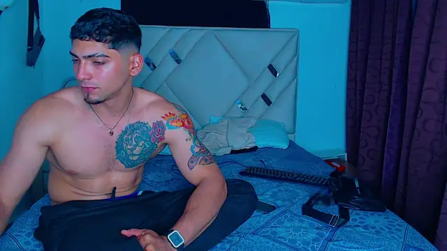 Snapshot of Rich_boy01 chatting on 02.14.25 Rich boy01 online show from 02.14.25