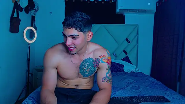 Snapshot of Rich_boy01 chatting on 03.06.25 Rich boy01 online show from 03.06.25