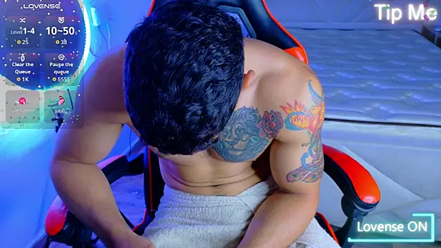 Snapshot of Rich_boy01 chatting on 09.14.25 Rich boy01 online show from 09.14.25