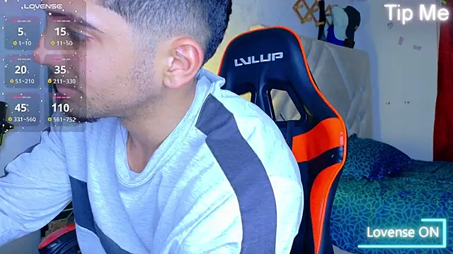 Snapshot of Rich_boy01 chatting on 10.28.25 Rich boy01 online show from 10.28.25