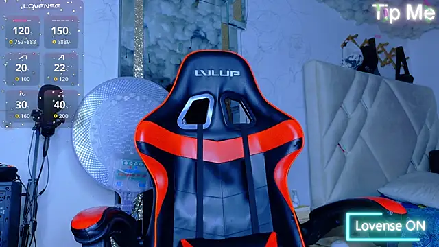 Snapshot of Rich_boy01 chatting on 11.25.25 Rich boy01 online show from 11.25.25