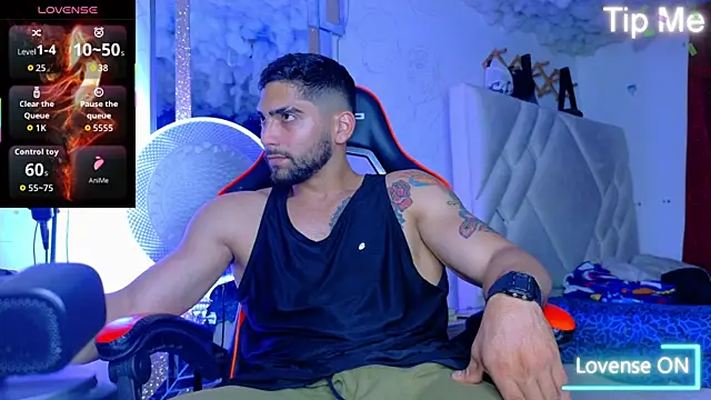 Snapshot of Rich_boy01 chatting on 12.14.25 Rich boy01 online show from 12.14.25