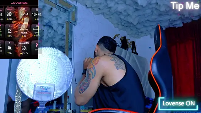 Snapshot of Rich_boy01 chatting on 12.17.25 Rich boy01 online show from 12.17.25