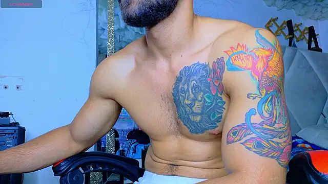 Snapshot of Rich_boy01 chatting on 02.12.26 Rich boy01 online show from 02.12.26