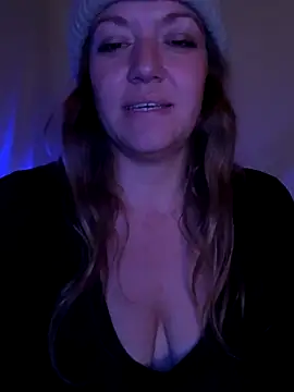 Snapshot of SummerV91 chatting on 12.02.25 SummerV91 online show from 12.02.25